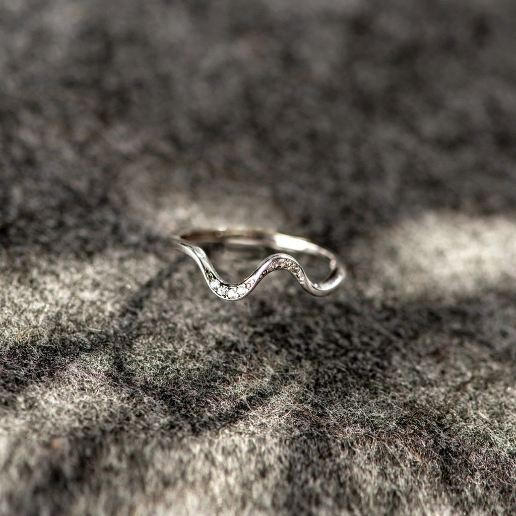 Water Wave Silver Ring in Fashion Design Wear for Art Thou