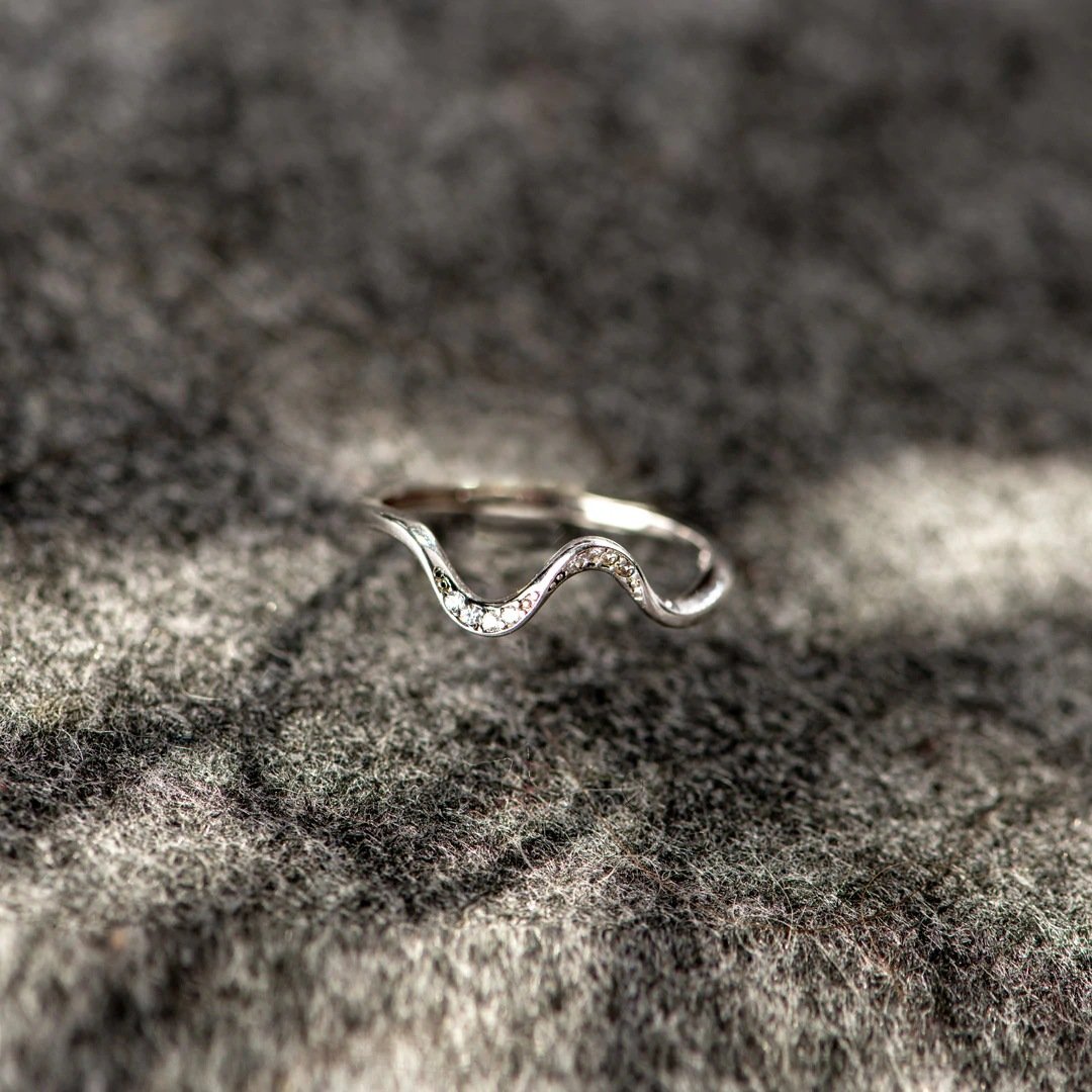 Water Wave Silver Ring in Fashion Design Wear for Art Thou