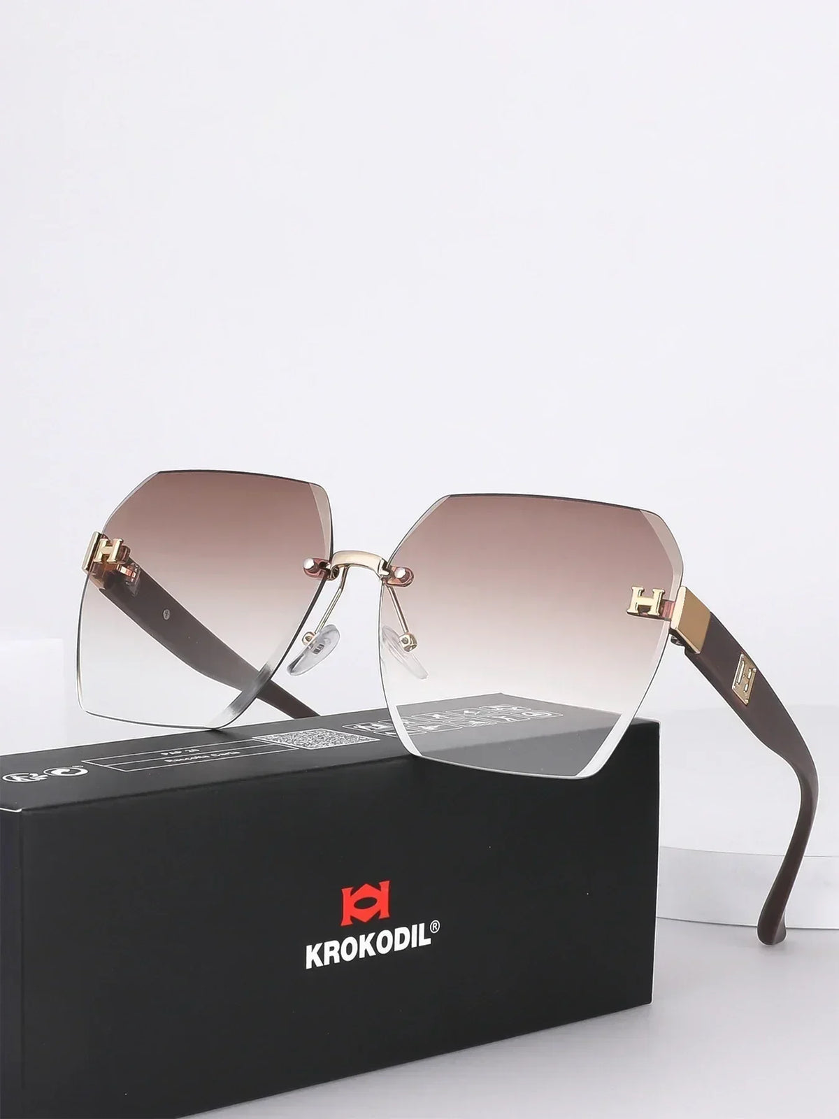 2025 New Fashion Sunglasses Luxury Brand Designer Women Men Retro Square Big Frame Eyewear Uv400 Outdoors Glasses Box Packaging Femstylo