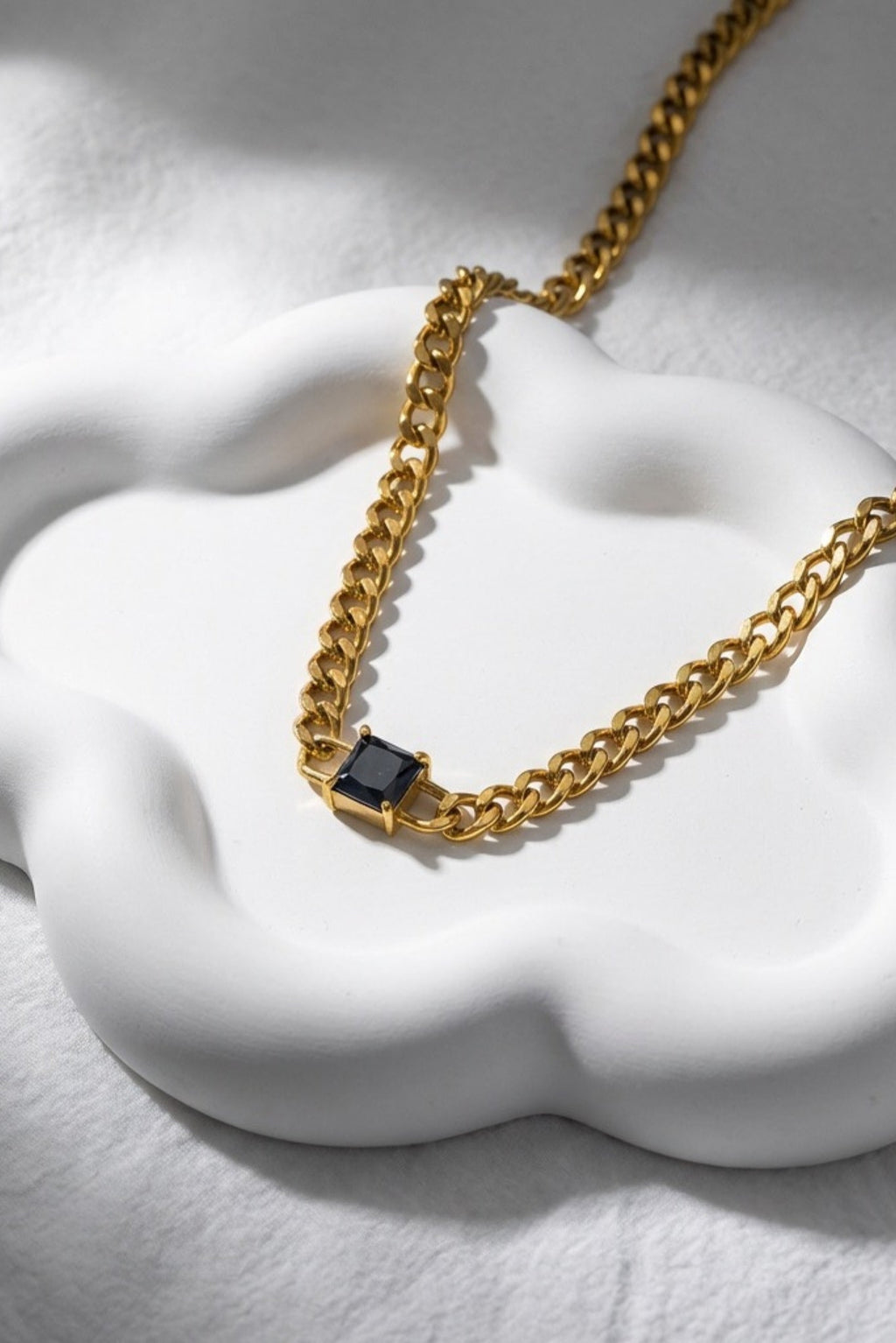 Noir Chain Necklace Akalia