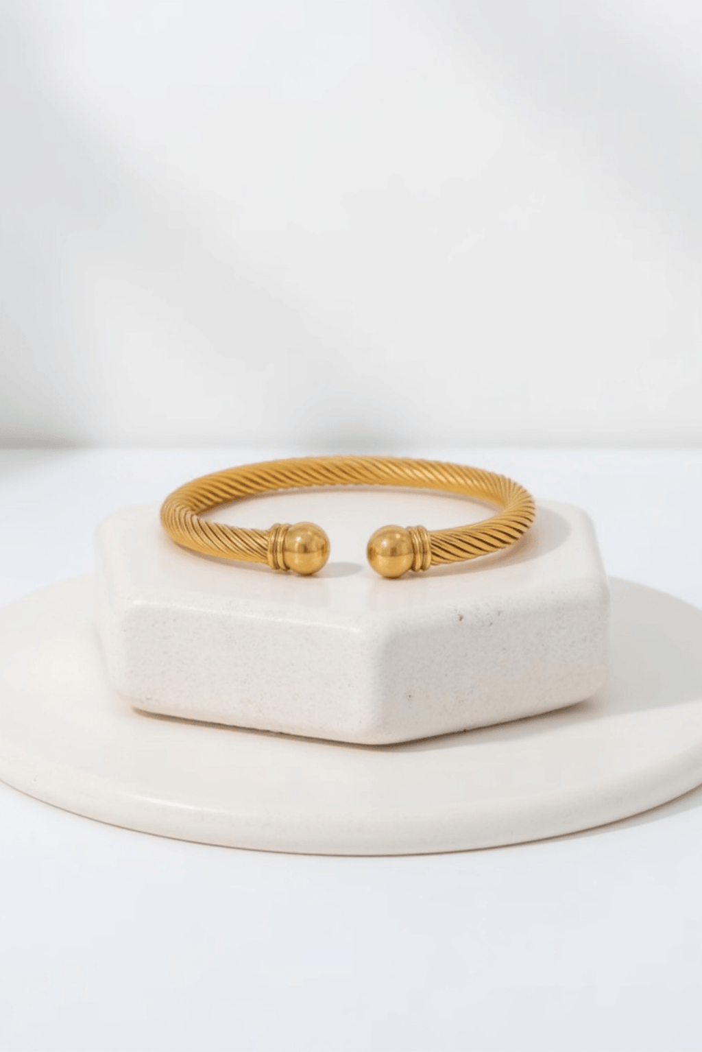 Waterproof Twisted Wire Bracelet Akalia