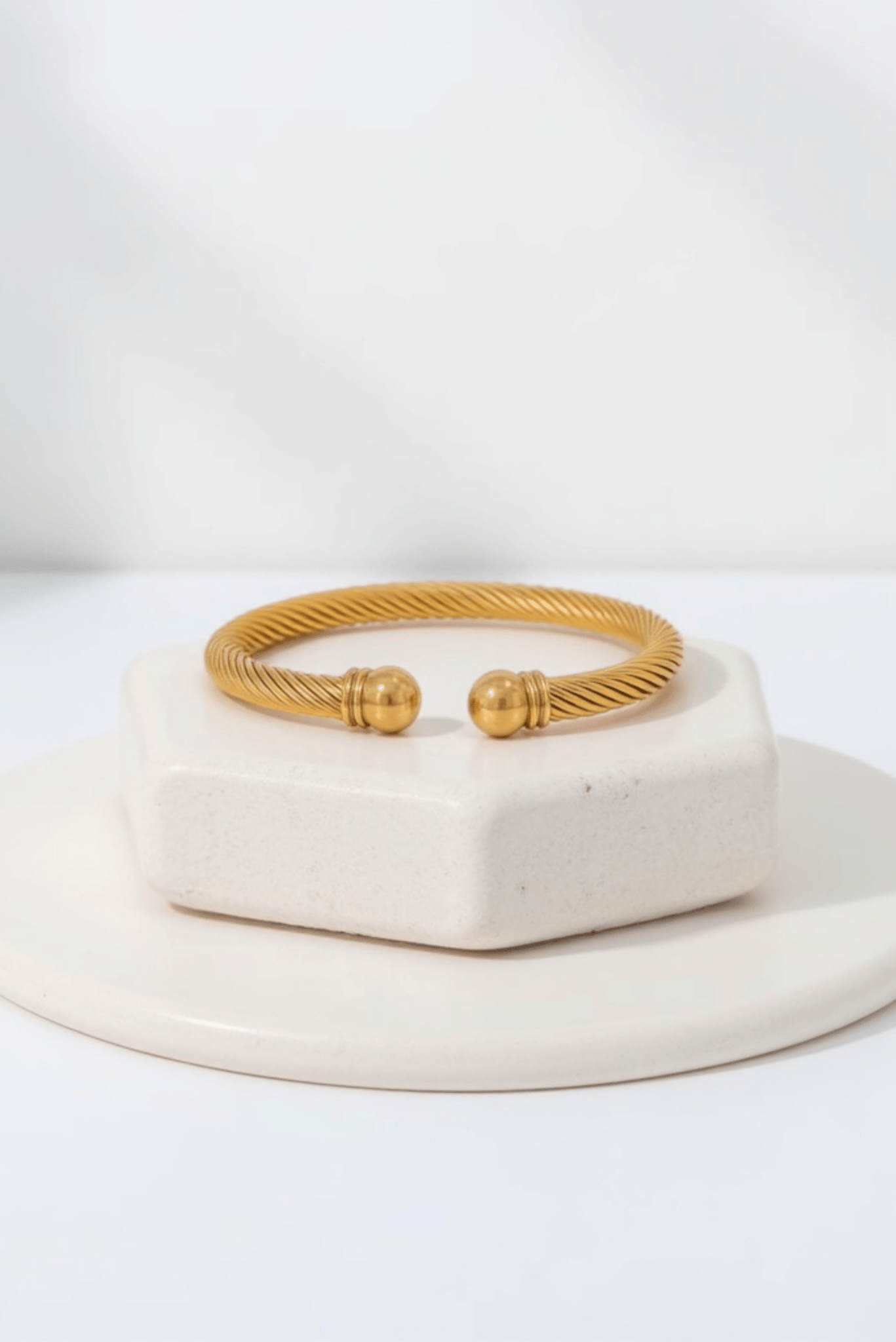 Waterproof Twisted Wire Bracelet Akalia